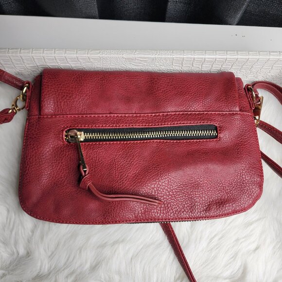 Under One Sky crimson faux leather crossbody hobo bag - Picture 3 of 10